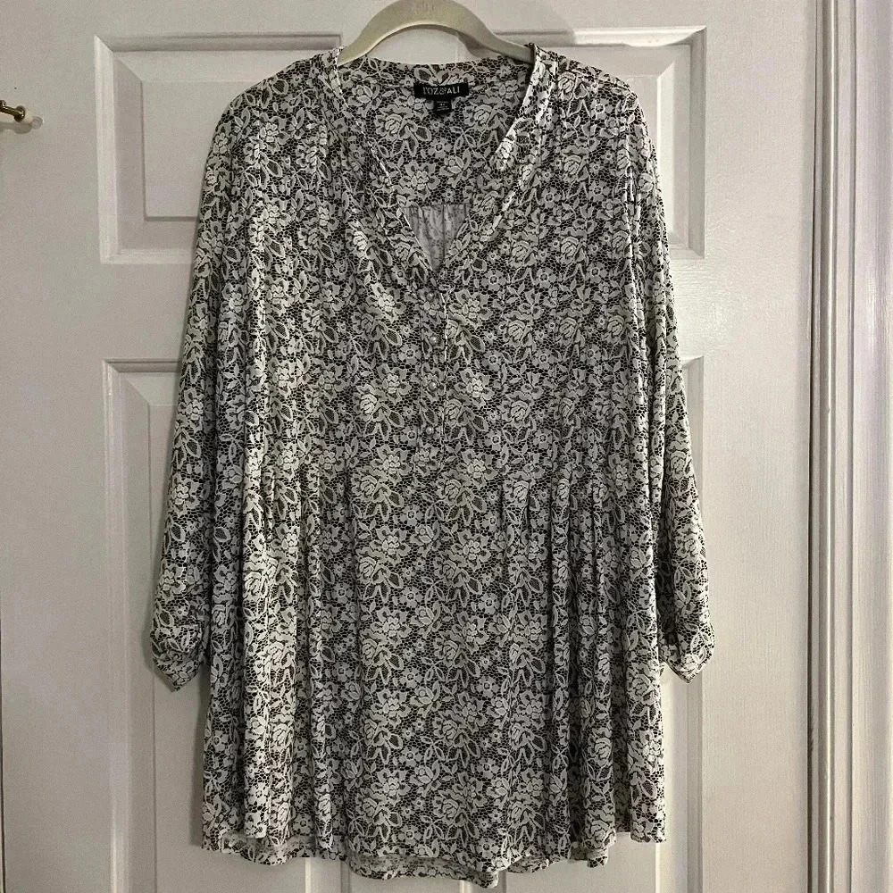 Roz & Ali 3x White lace and black top